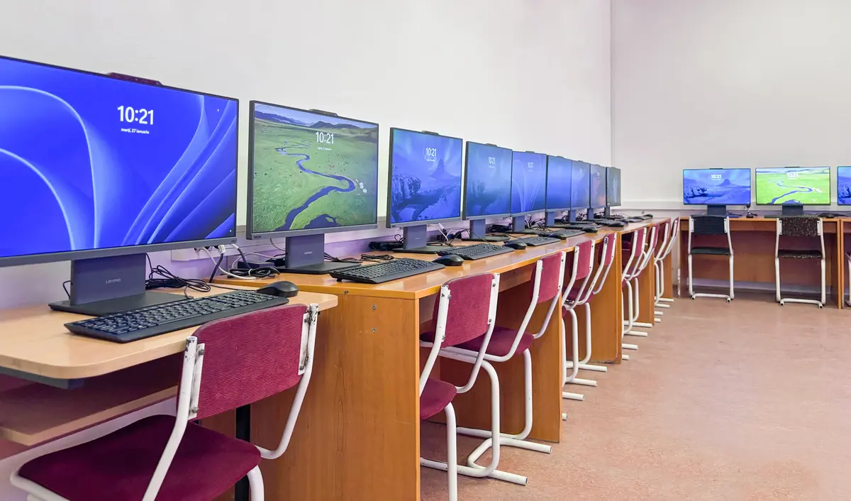 PC-uri All-in-One în laboratorul de informatică