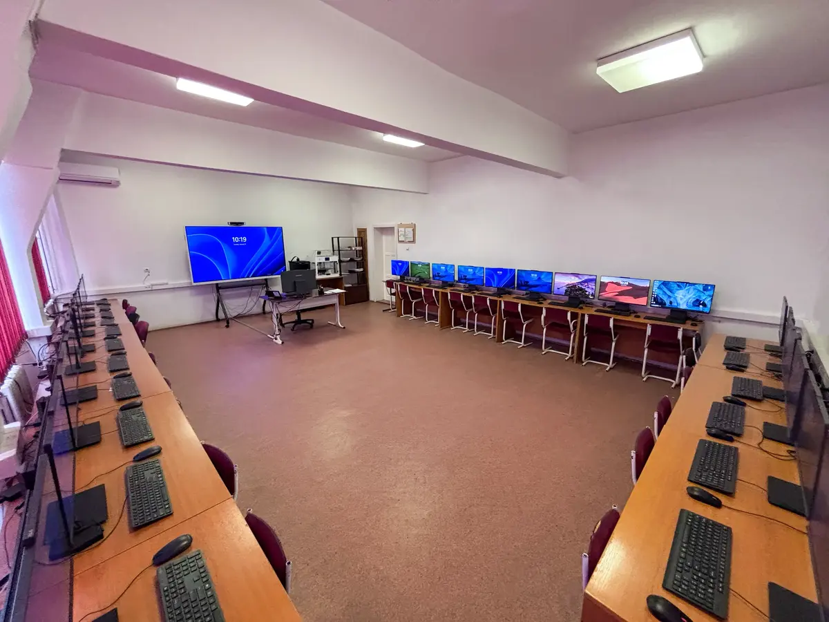PC-uri All-in-One în laboratorul de informatică